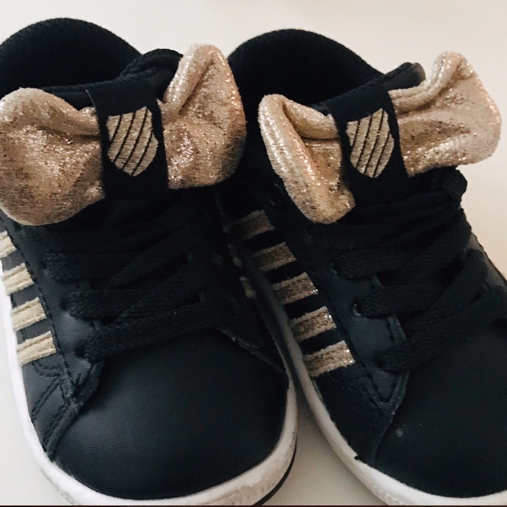 Infants tennis shoes